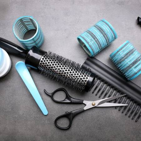 Jak najlepiej wykorzystać akcesoria fryzjerskie?